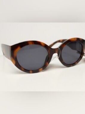 Tortoiseshell Oval Sunglasses - Brown low bridge fit